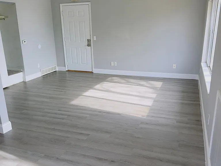 728 W Donahue St — Photo 5