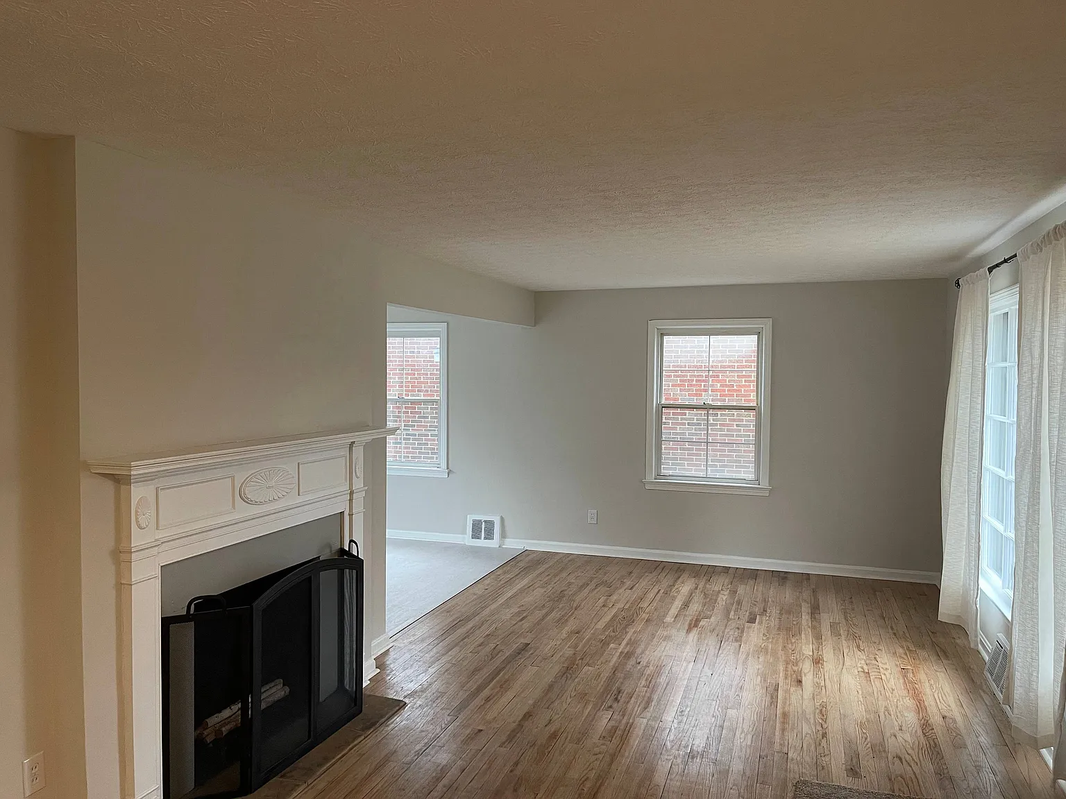 4 bed, 1354 sqft, $1,850 — Photo 4