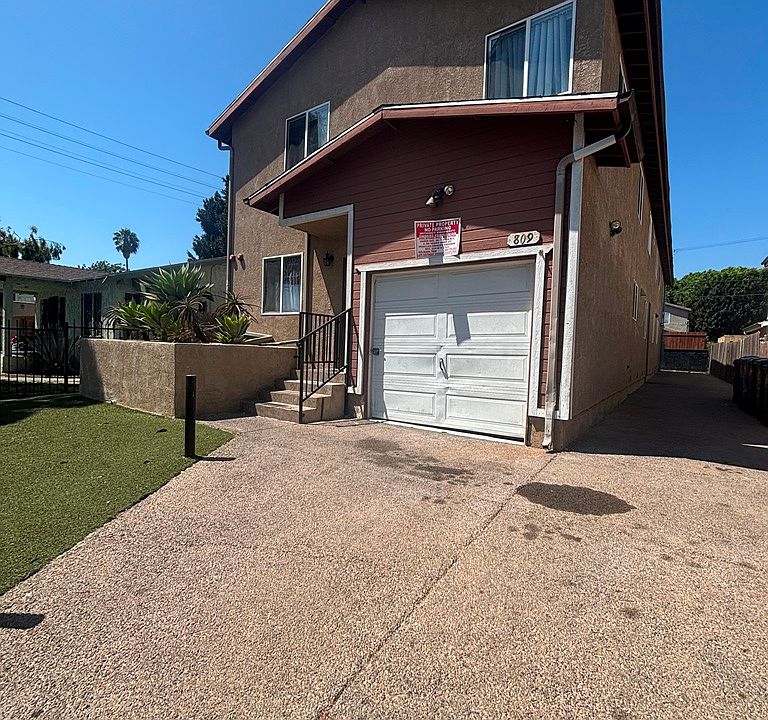 1st image of 809 E 76th St
