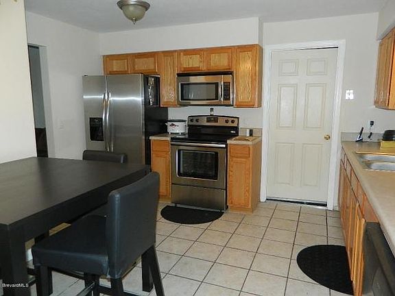 5th image of 490 Eloise Ave