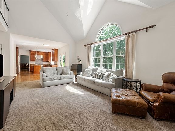 4th image of 74 Grist Mill Rd