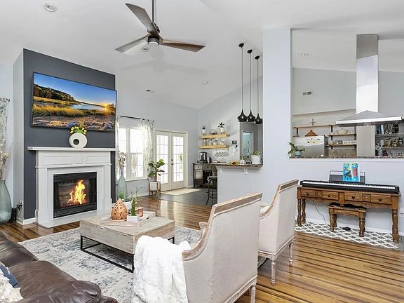 3rd image of 125 Coldsprings Dr