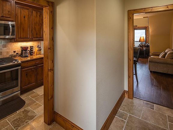 5th image of 462 Penny Ln