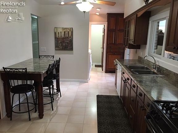 4th image of 2808 N Bayview Ln