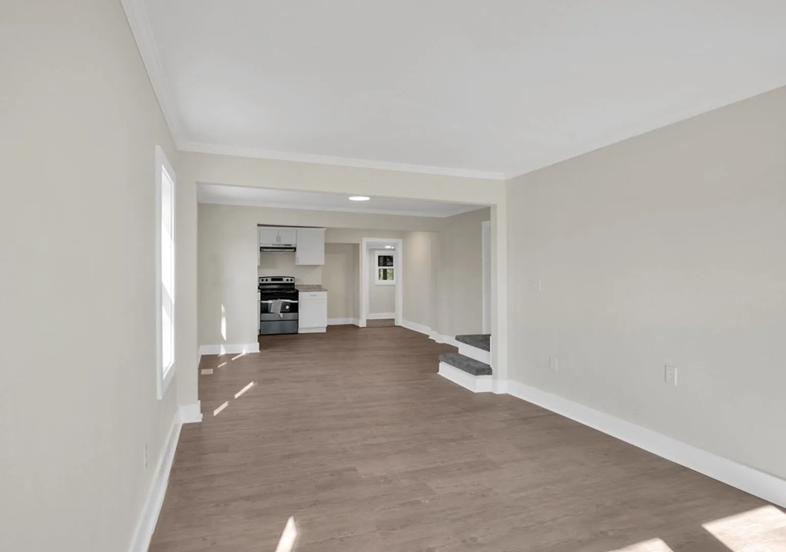 Beautiful 3 Bedroom 2 Bath Move In Special Available — Photo 3