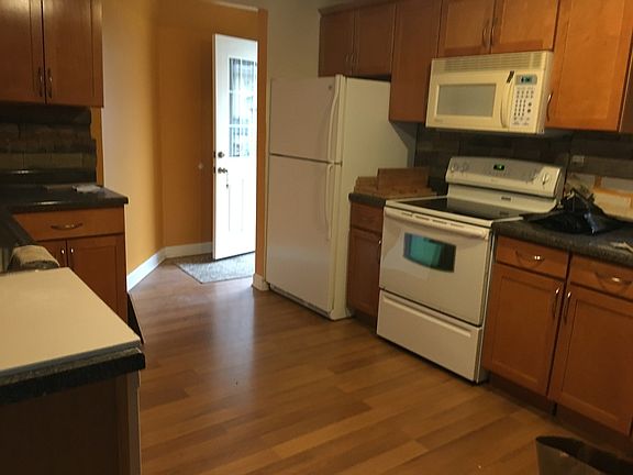3rd image of 7716 Ogden Ave APT 1R
