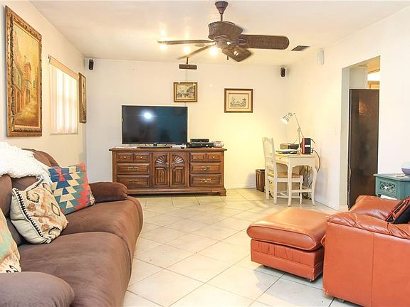 4th image of 4914 Almanza Ave