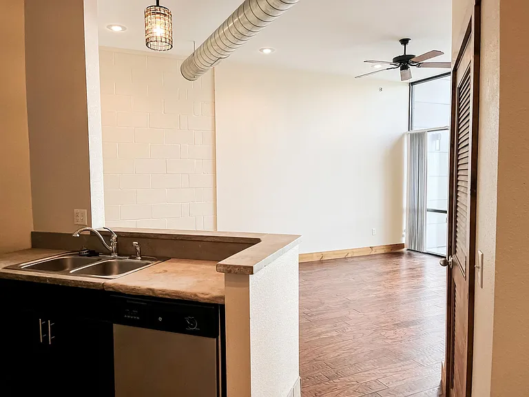 305 S Campbell Ave #309 — Photo 10