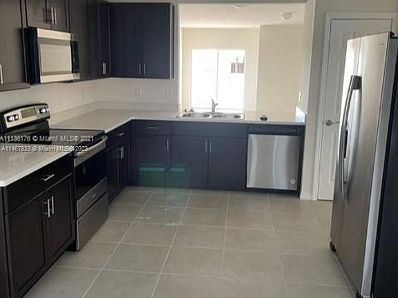 3rd image of 712 NW 8th Ter #712