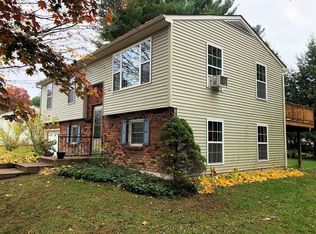 21 Cambridge Dr, Red Hook, NY 12571