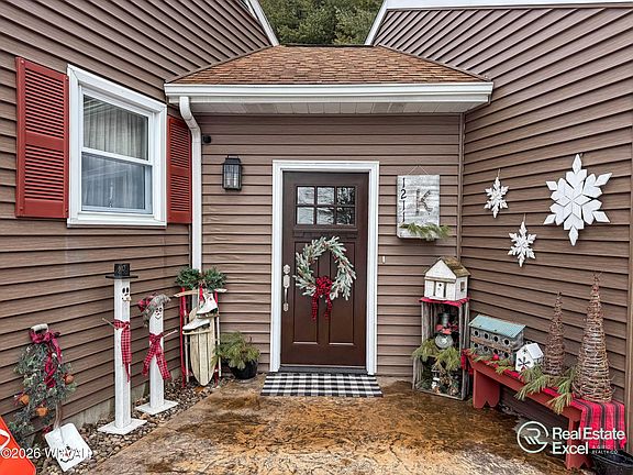 3rd image of 1211 Mall Rd