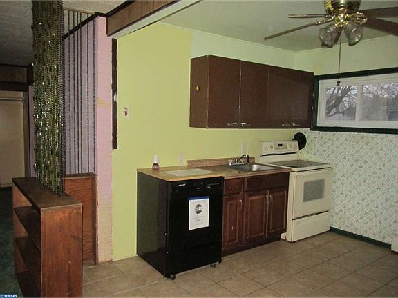 5th image of 137 N Park Dr