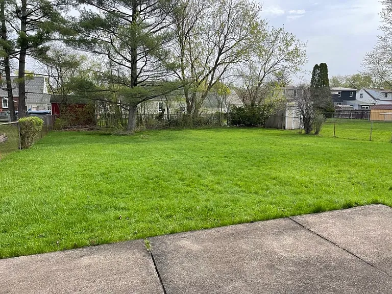 218 Bartlett Ave — Photo 6