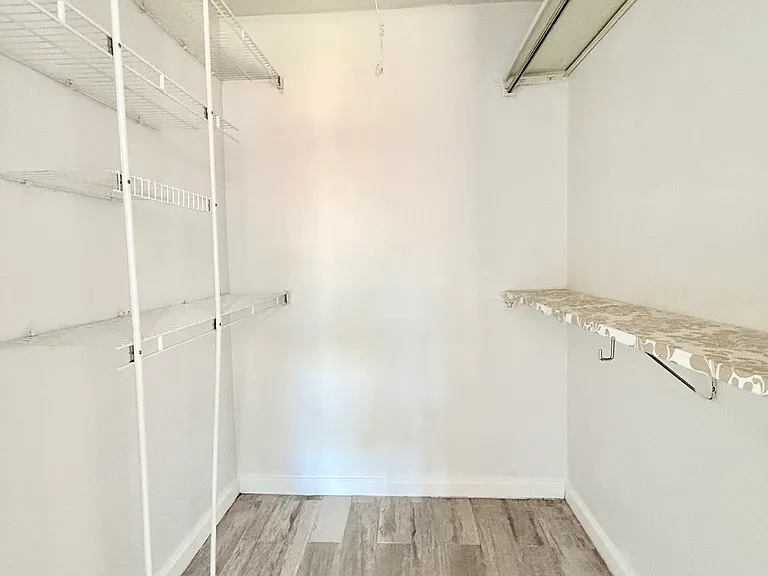 545 Oldbridge Dr — Photo 9