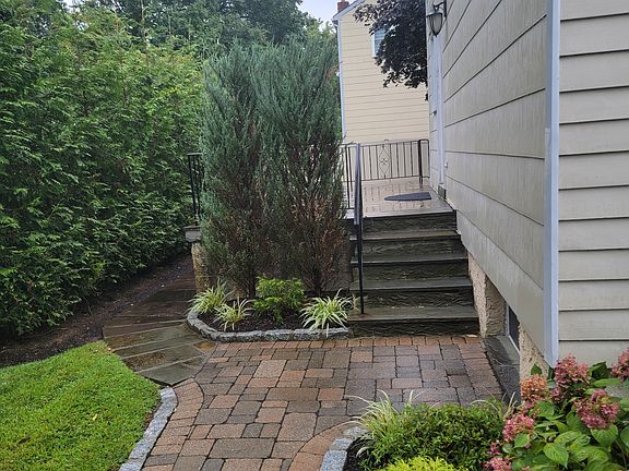 5th image of 62 Lee Ave