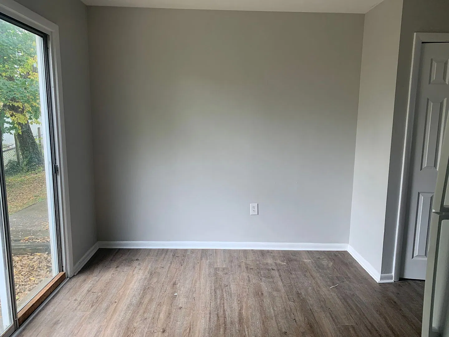 688 Smithfield Ave — Photo 4