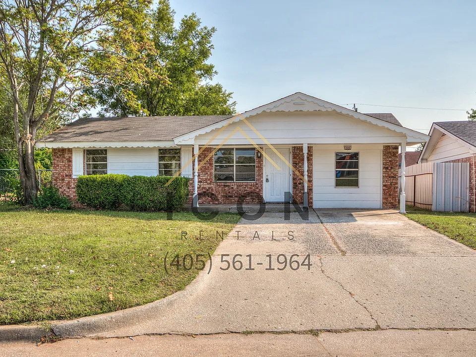 320 E Cedar Ln