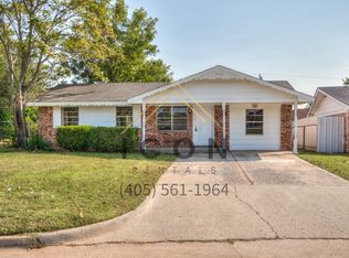 320 E Cedar Ln, Mustang, OK 73064