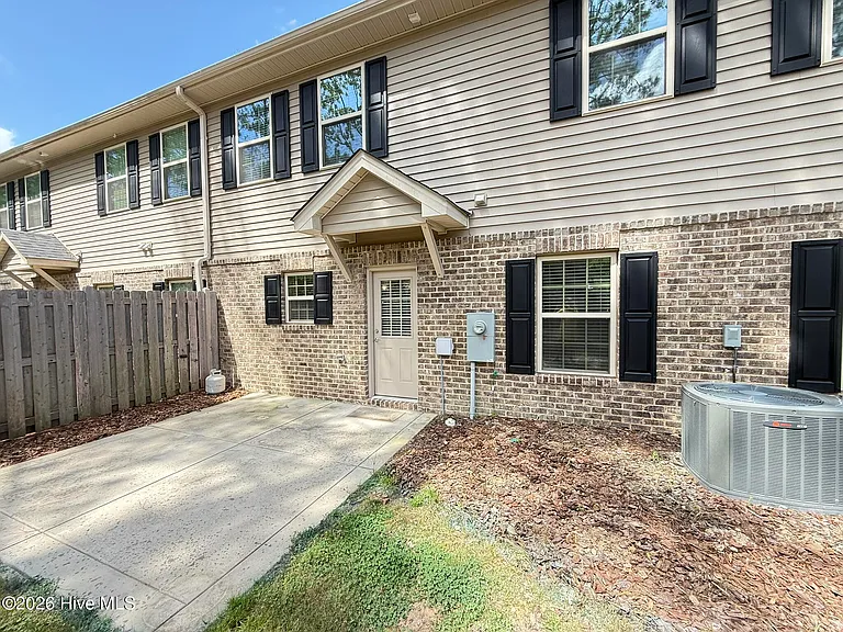 121 Lark Dr — Photo 42