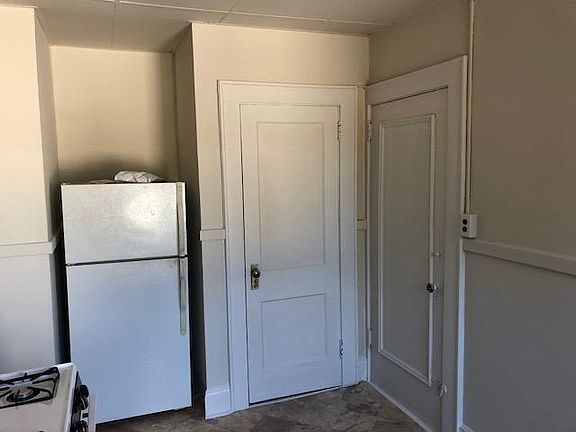 3rd image of 580 Washington Ave