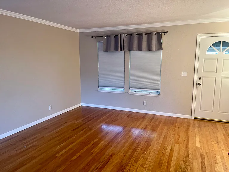 6404 Felder Dr — Photo 2