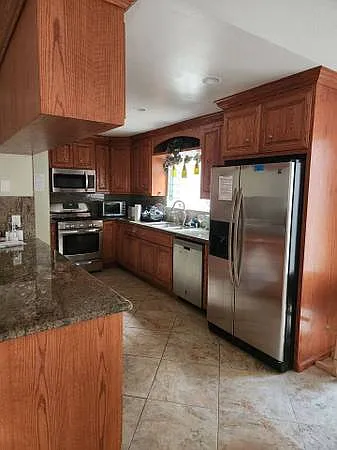 1 bed, 100 sqft, $1,000 — Photo 4