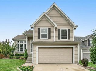 15707 S Summertree Ct, Olathe, KS 66062