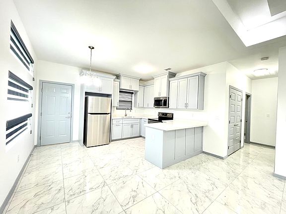 5th image of 522 S Kentucky St #2