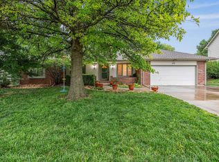 4711 N Farmstead St, Bel Aire, KS 67220