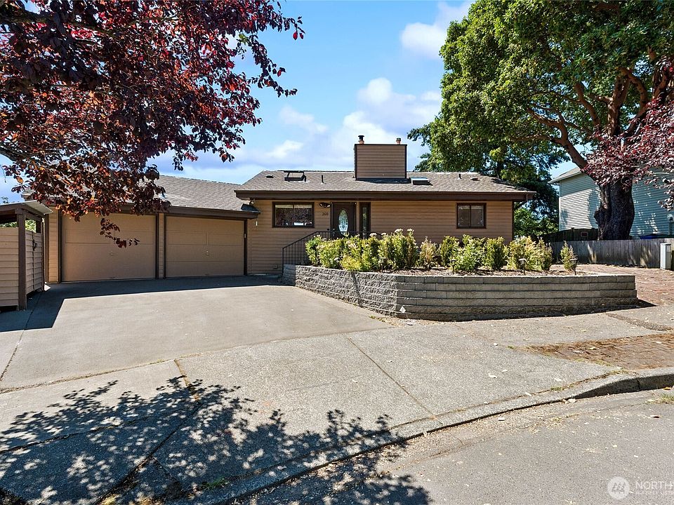 1st image of 2610 NE 5th Court
