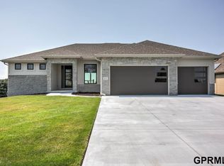 8205 N 129th St, Elkhorn, NE 68022