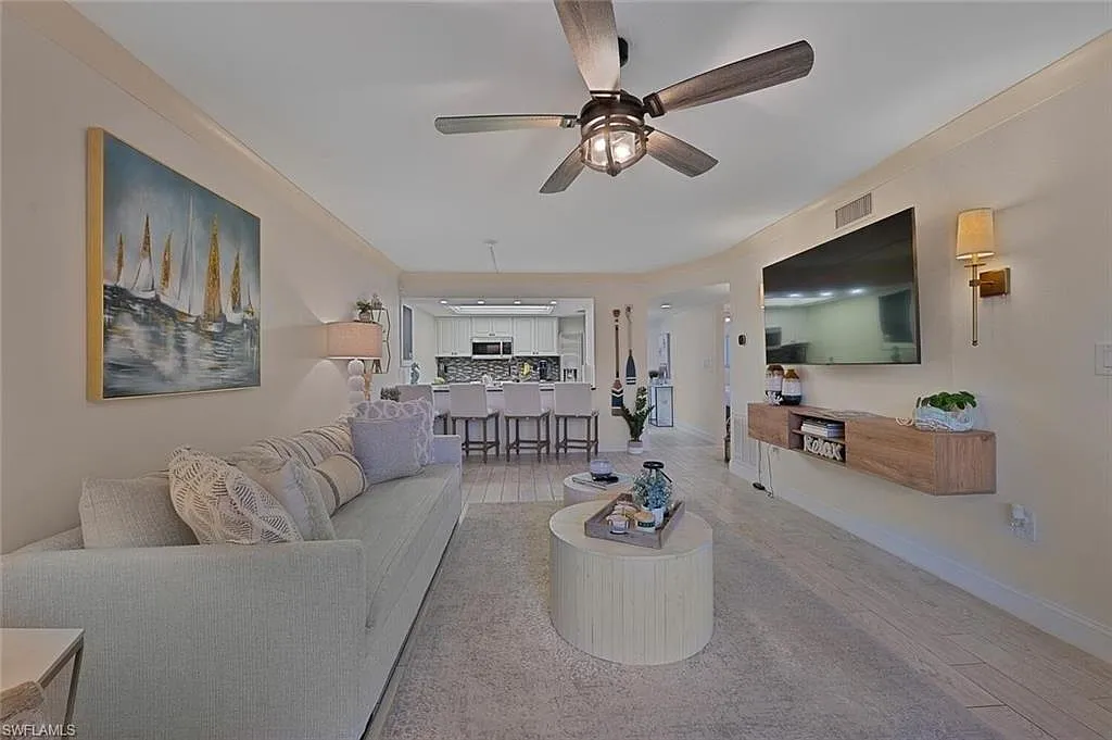 154 Cypress Way E — Photo 4