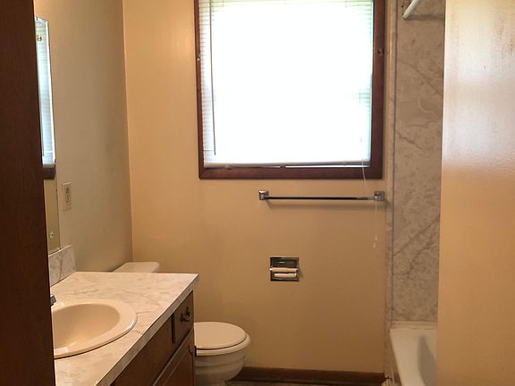 5th image of 1708 Wells Dr