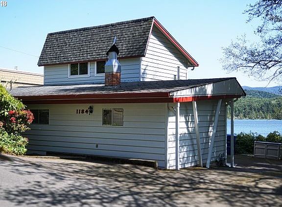 3rd image of 1184 NE Lake Dr