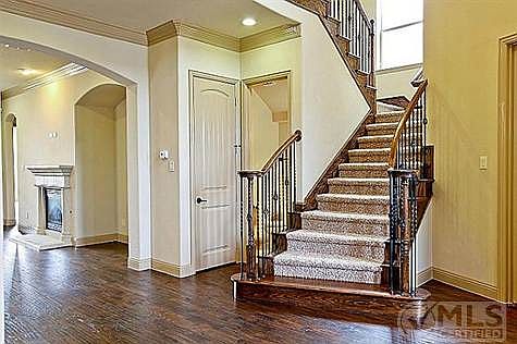 2nd image of 7819 Glen Hollow Ln