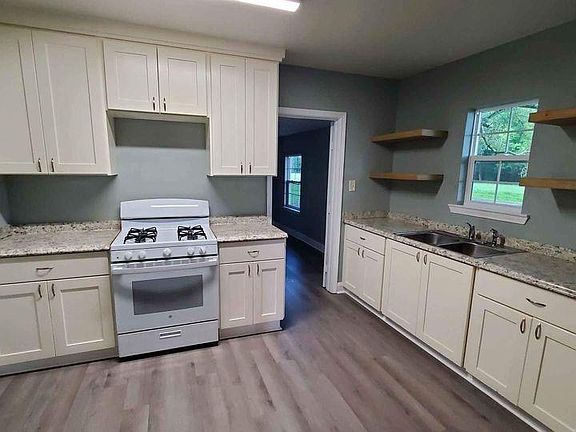 3rd image of 1310 Amelia St