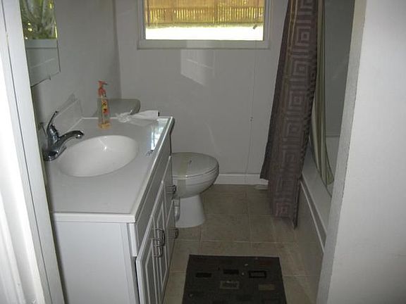 5th image of 620 Avenue F SE
