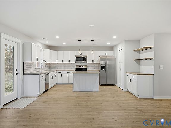 5th image of 23 Greenwood Dr