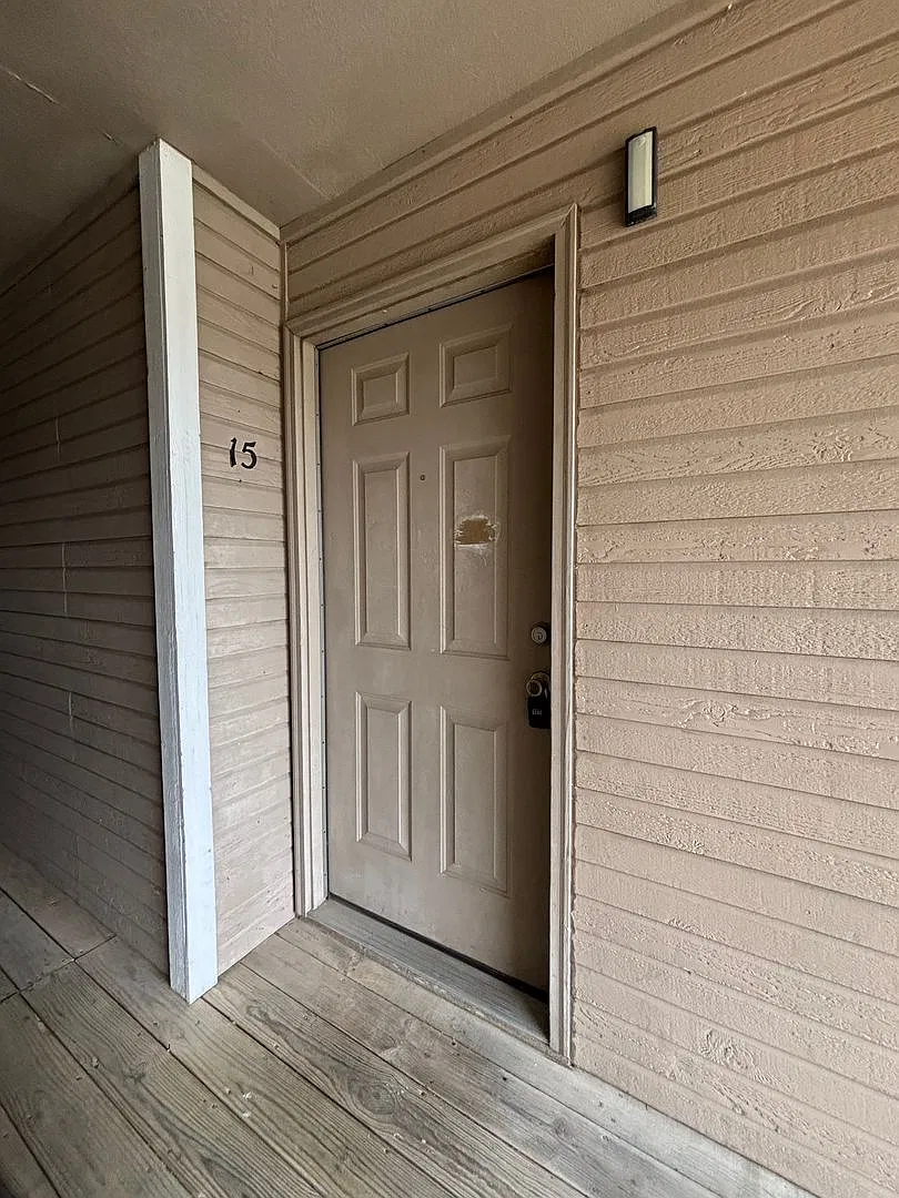 1 bedroom 1 bath apartment available now — Photo 2