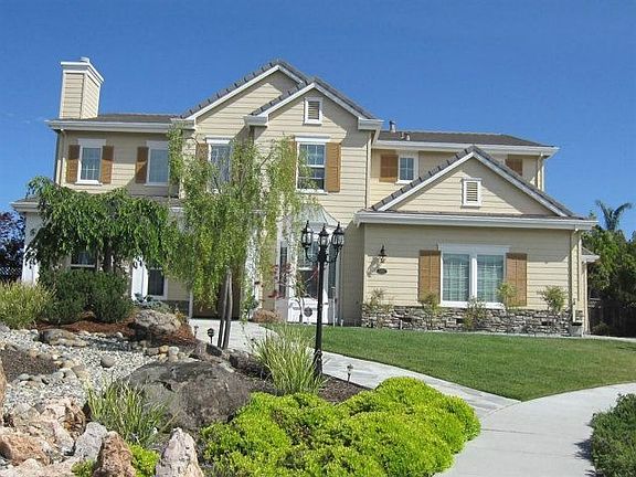 3rd image of 2209 Winding Hills Ct