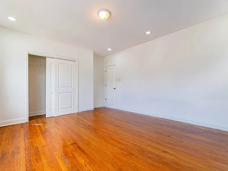 1633 W 76th St #1W — Photo 8