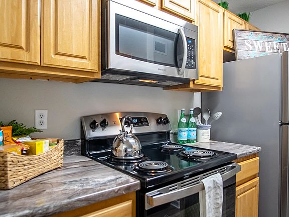 Sizzle and serve in the signature kitchen at Eagle's Pointe. Stainless steel appliances and stunning black fusion countertops create room for a culinary masterpiece.