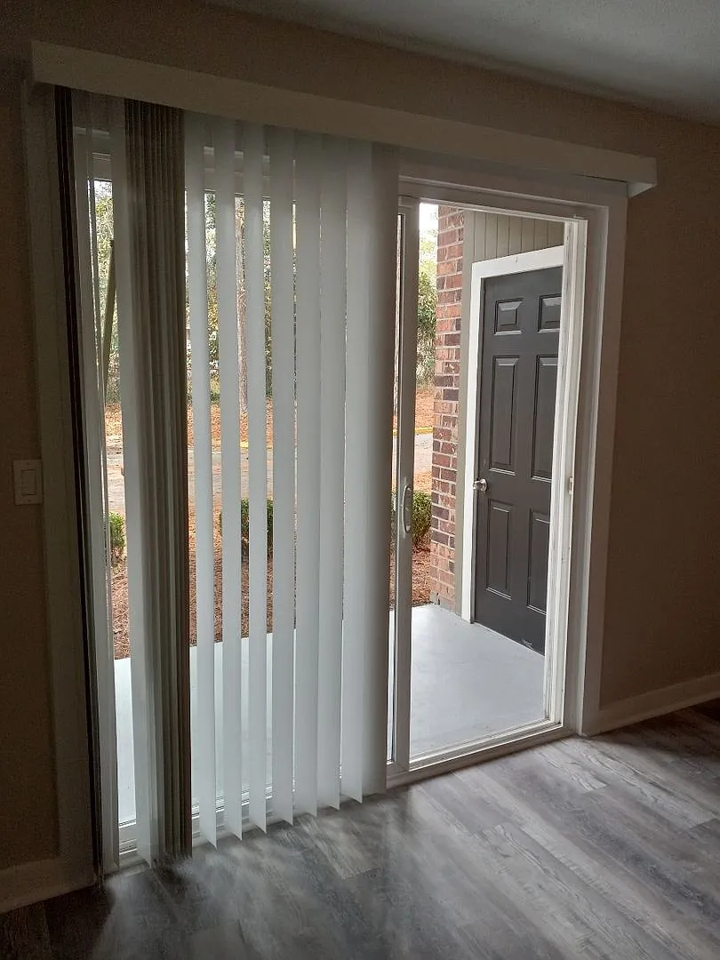 Newly Renovated 1 Bedroom 1 Bath Apartment in Stellar Location! — Photo 3