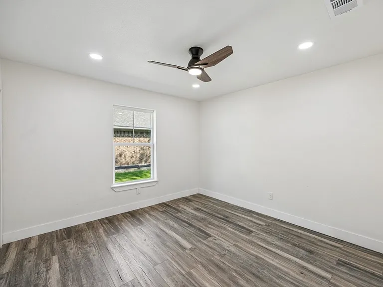 913 Filmore Dr — Photo 23
