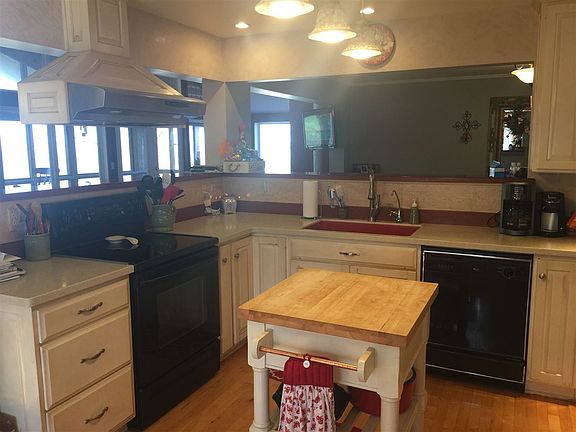 4th image of 78 Davis Cir