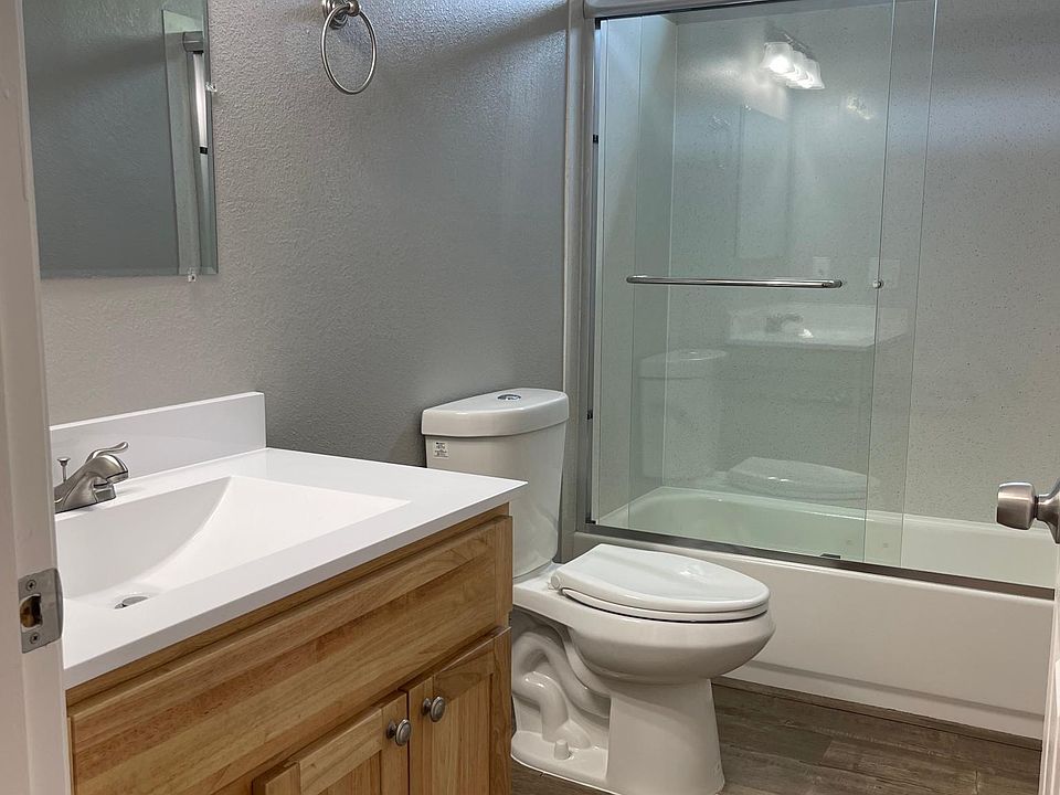 2nd image of 7248 Macarthur Blvd #B