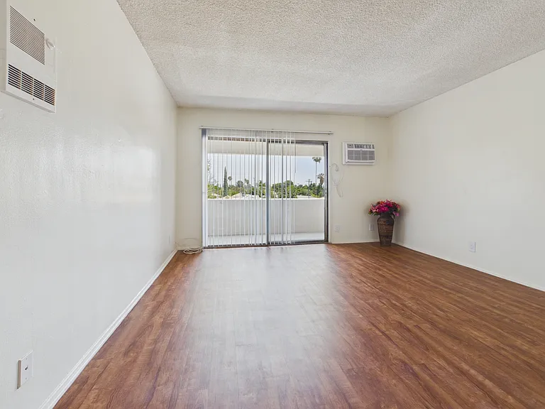 Sepulveda Manhattan Apartments — Photo 4