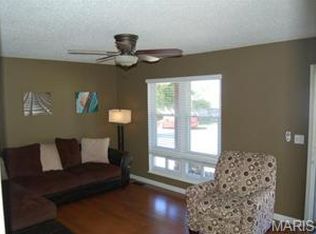 3954 Summer Forest Dr, Saint Charles, MO 63304