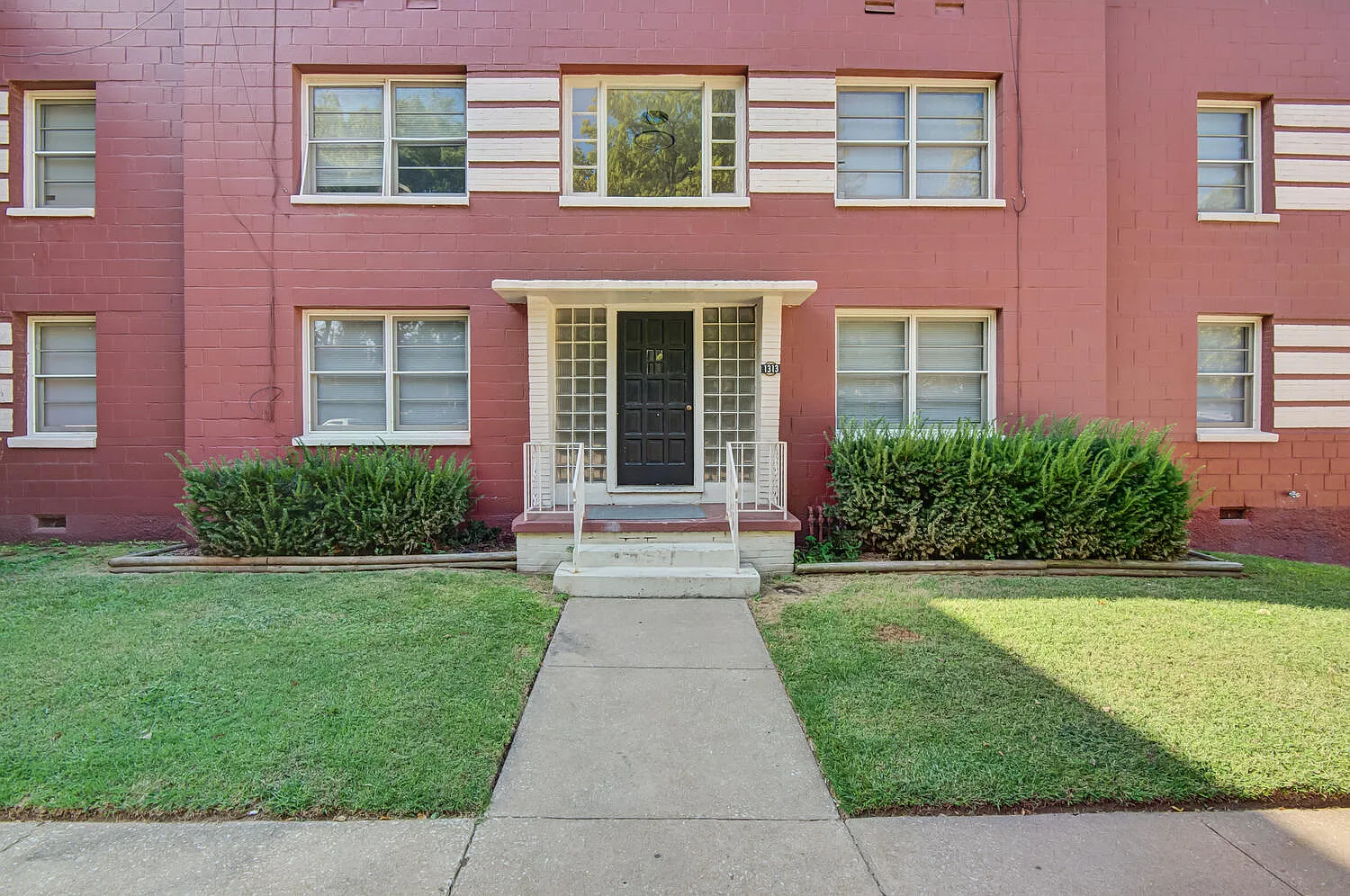 River Ridge Apartments — Photo 2