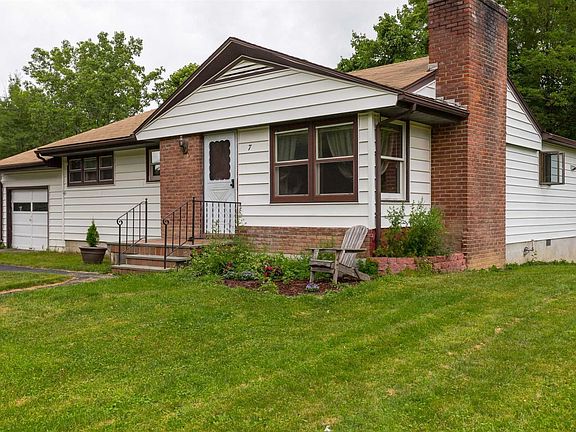 2nd image of 7 Hillcrest Ter
